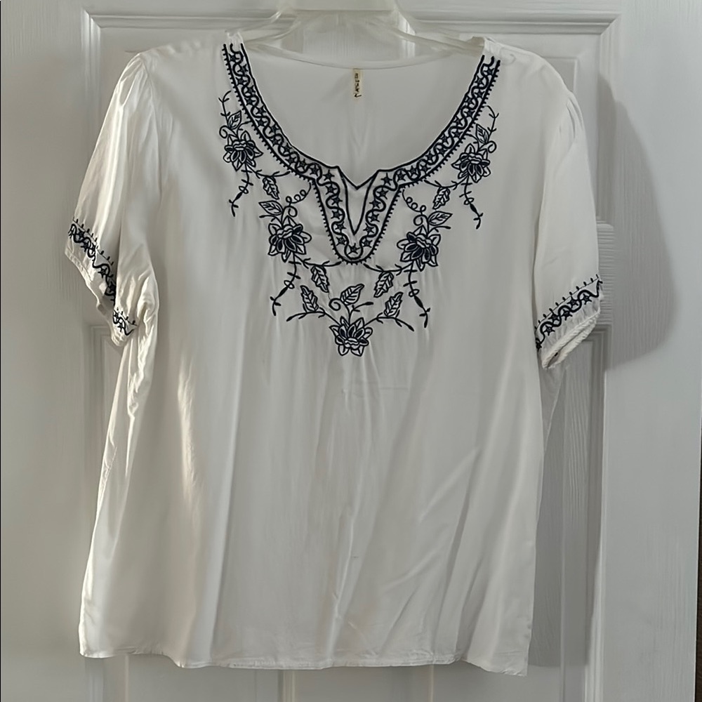 iRE Fashion White and Blue Embroidered Short Sleeve Blouse
